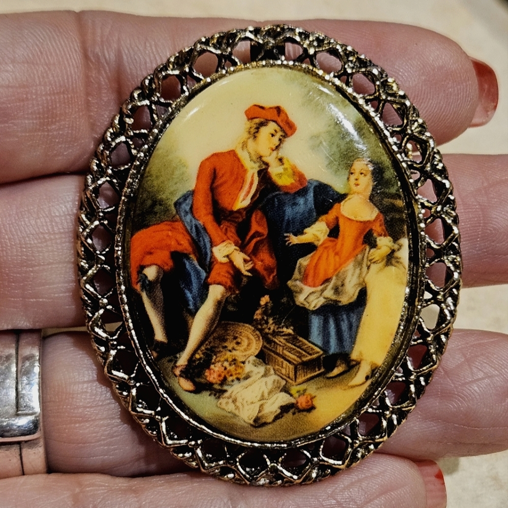 Gold tone Victorian Courting Couple Brooch Pendant 2"
